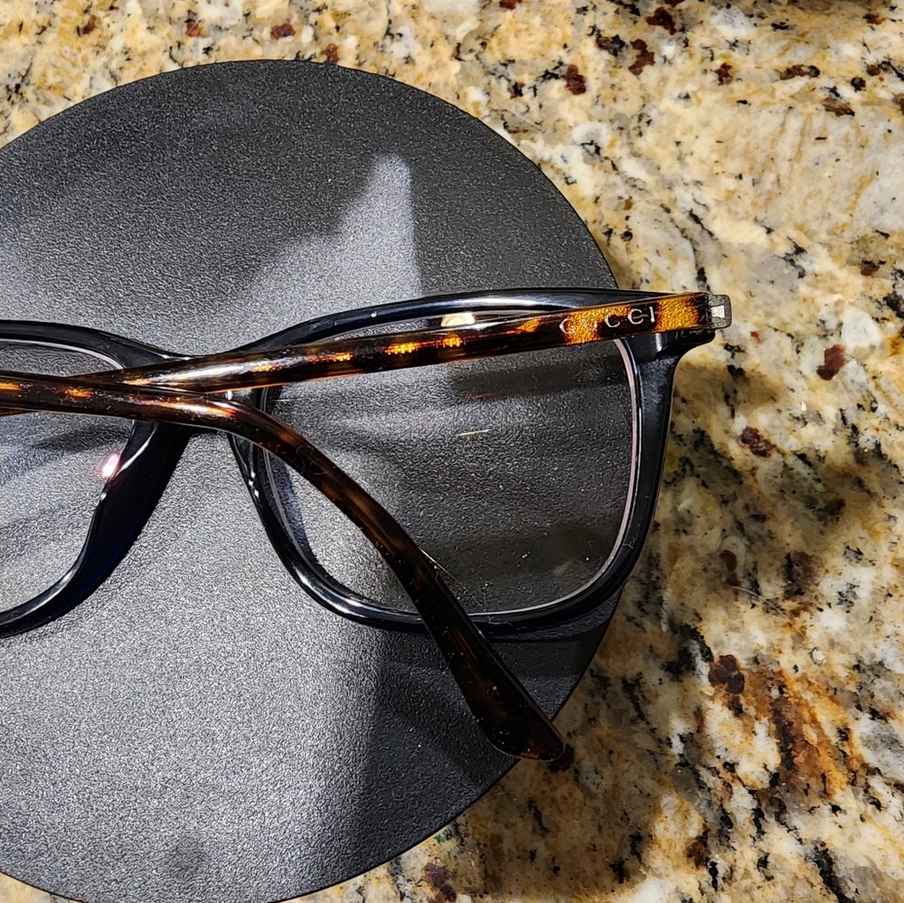 Selling Gucci eyewear prescription glasses you will have to get new lenses - Picture 5 of 5